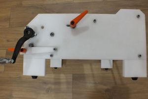 Labeling machine for beekeepers